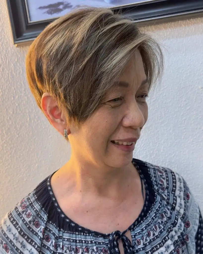Fall hairstyles for short hair 2026 Highlighted Pixie with Sweeping Side Bangs
