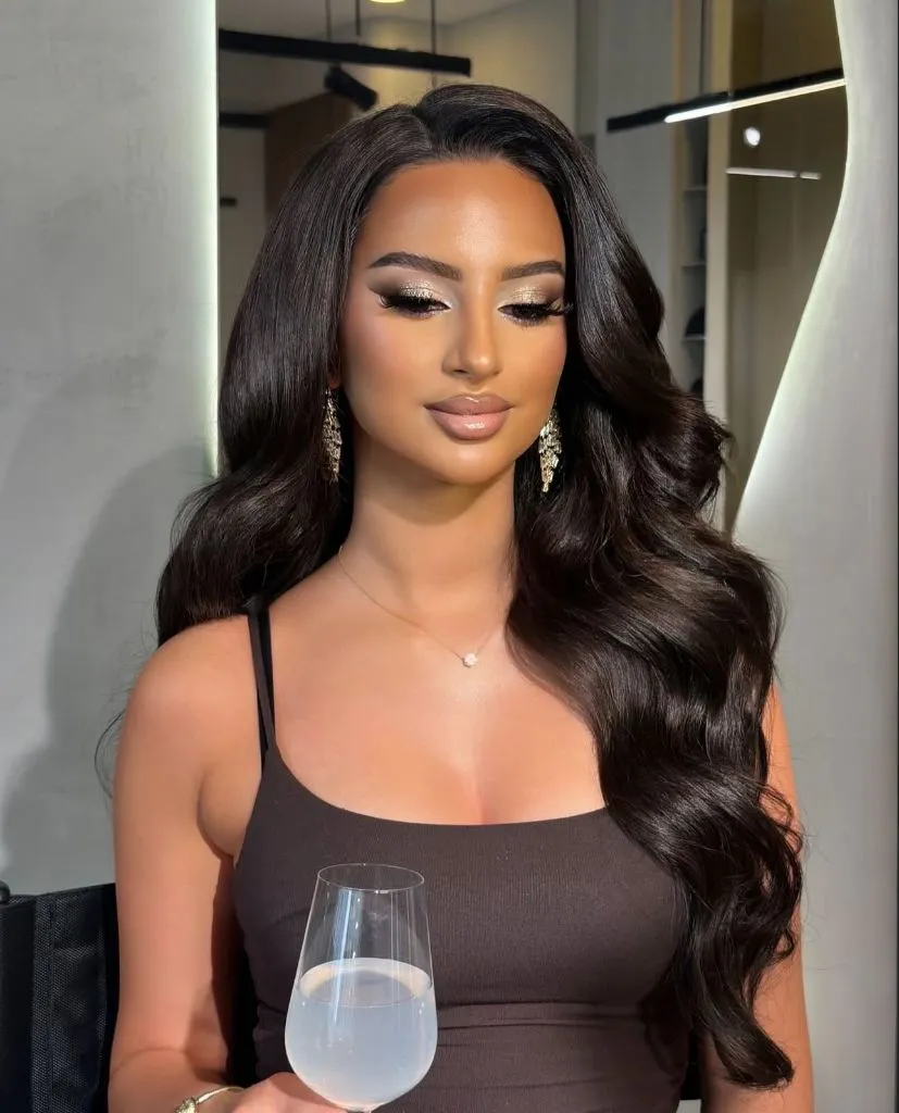 Fall Brunette Hair Colour 2026 Old Hollywood Espresso Waves With Glamorous Body