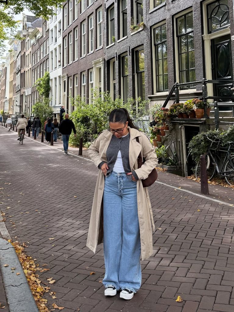 Trench coat outfit in Amsterdam
