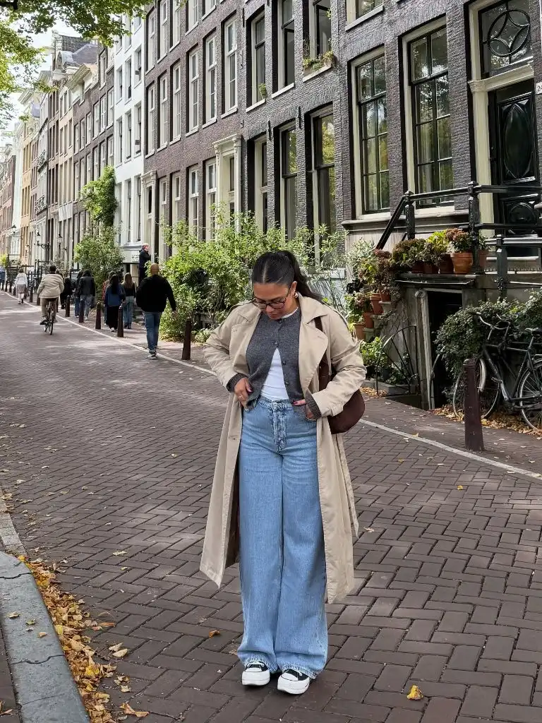 Trench coat outfit in Amsterdam