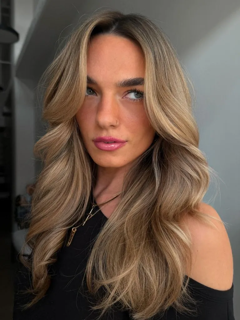 Fall Hairstyles 2026 Warm Honey Bronde With Buttery Face-Framing Highlights