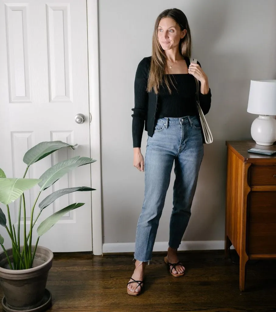Fall professional outfit black square neck top high waist jeans sandals