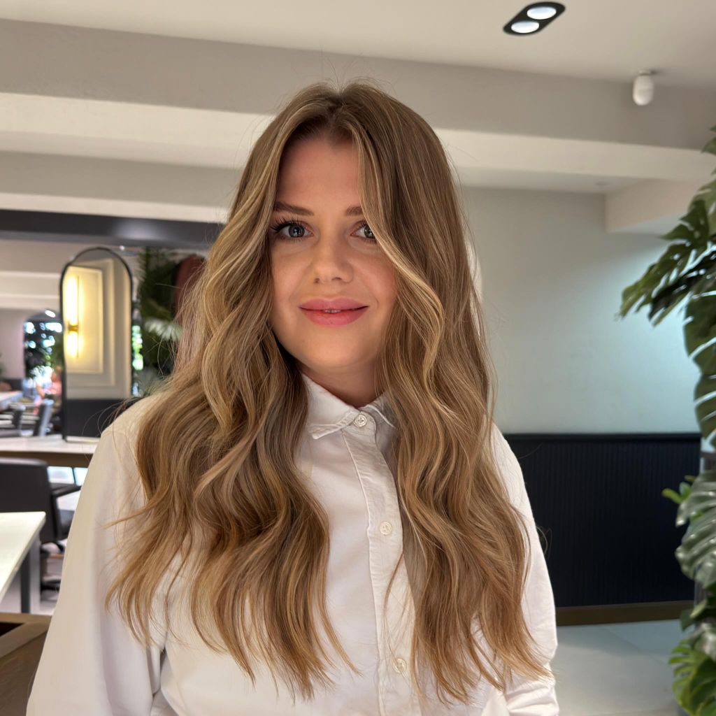 Fall Medium Haircuts 2026 Soft Caramel Balayage on Long Undone Waves