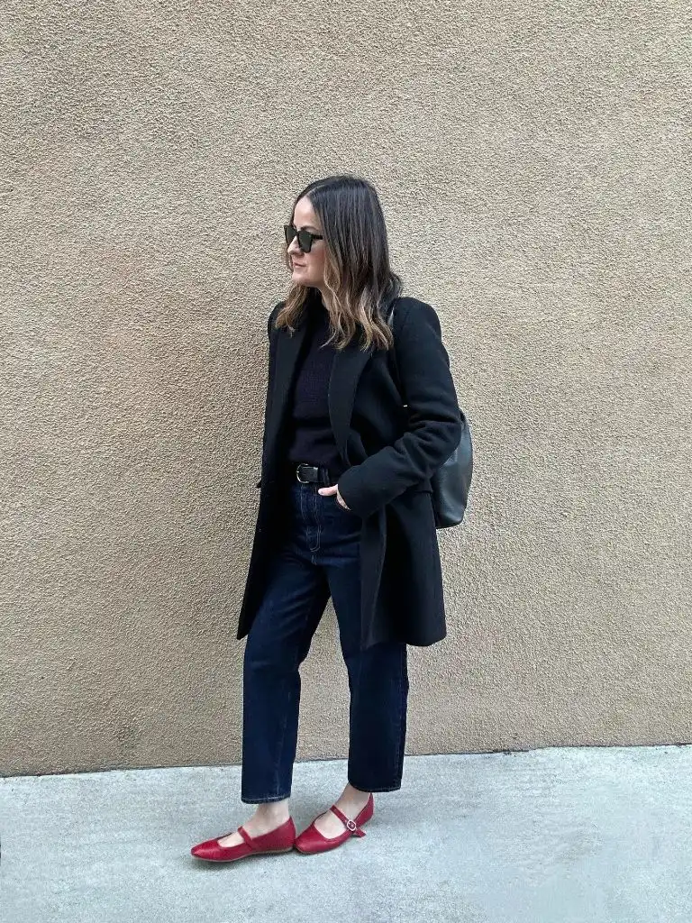 Fall professional outfit black blazer dark jeans red mary jane flats belt