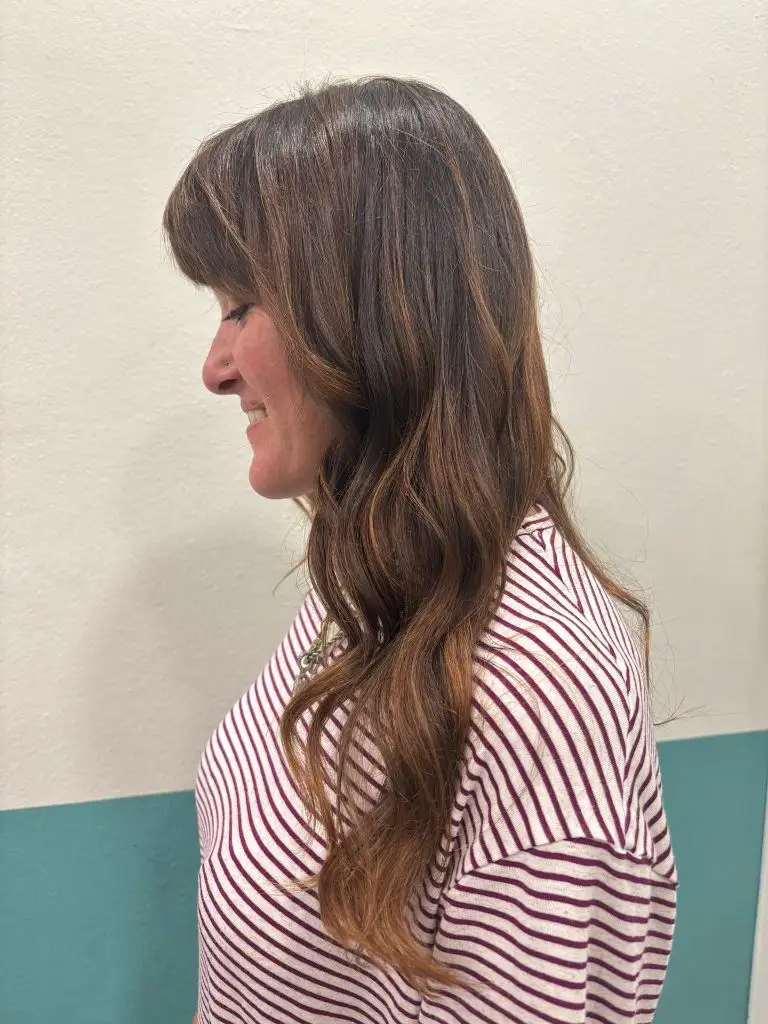 Fall Hairstyles for Long Hair 2026 Chestnut Brunette Waves With Subtle Caramel Warmth