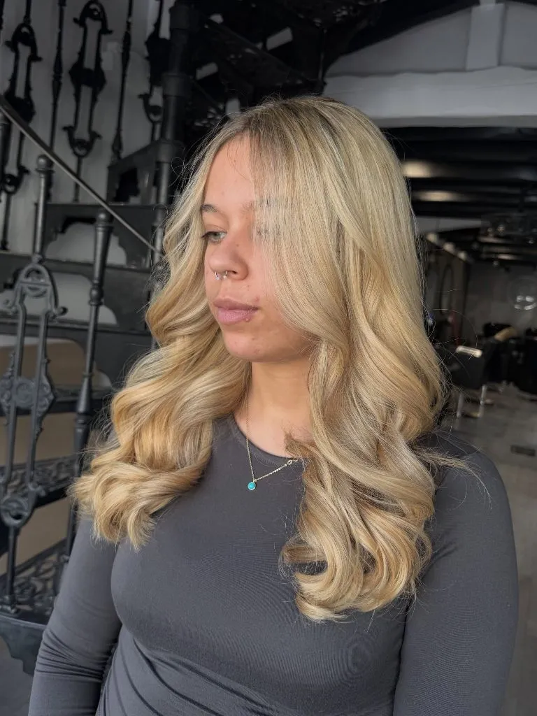 Fall Hairstyles 2026 Warm Golden Blonde With Polished Hollywood Curls