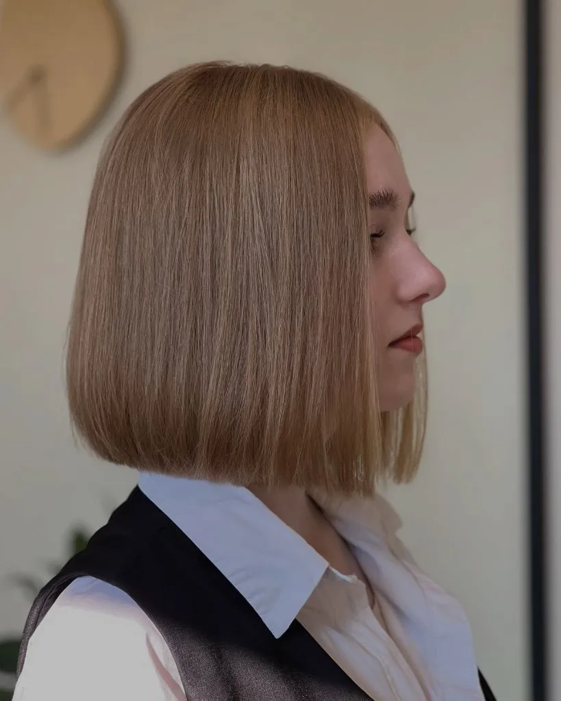 Fall hairstyles for short hair 2026 One-Length Blunt Bob with Strawberry Blonde Tone