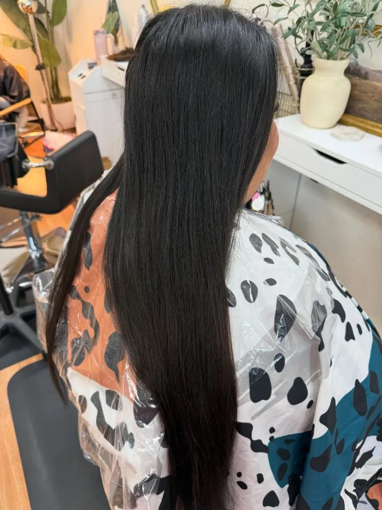 Fall Hair Colour Ideas 2026 Glass-Like Jet Black With Mirror Shine