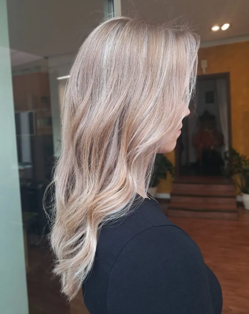 Fall Hairstyles 2026 Cool Rose Beige Blonde With Cashmere Dimension
