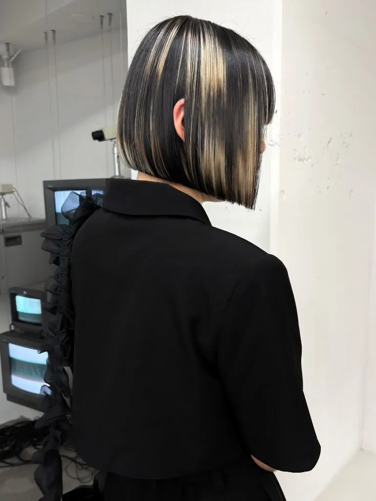 Fall hairstyles for short hair 2026 Sharp Bob with Bold Blonde Highlights on Black Base