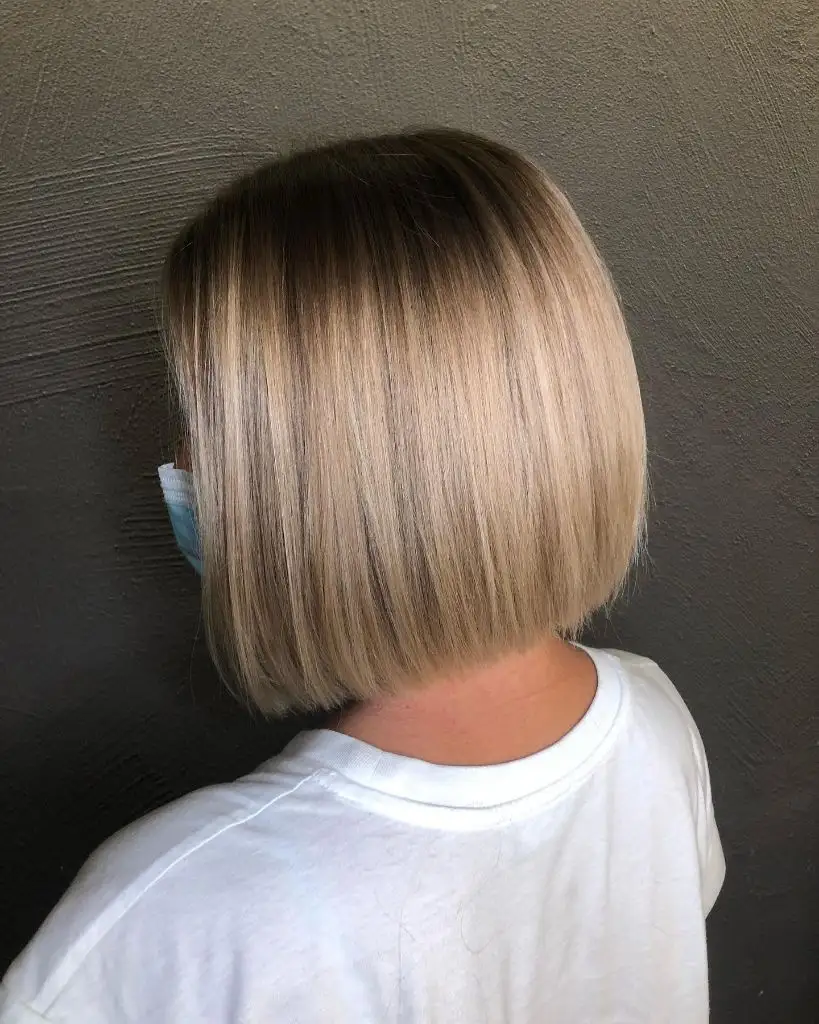 Fall Short Haircuts 2026 Classic Blonde One-Length Bob with Seamless Balayage
