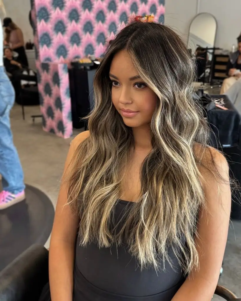 Fall Hairstyles for Long Hair 2026 Warm Brunette Balayage With Honey-Kissed Face-Framing Highlights