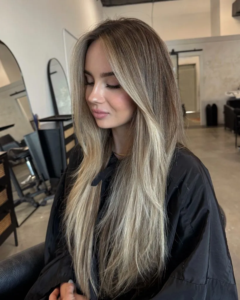 Fall Hairstyles for Long Hair 2026 Creamy Bronde With Seamless Root-to-End Colour Melt