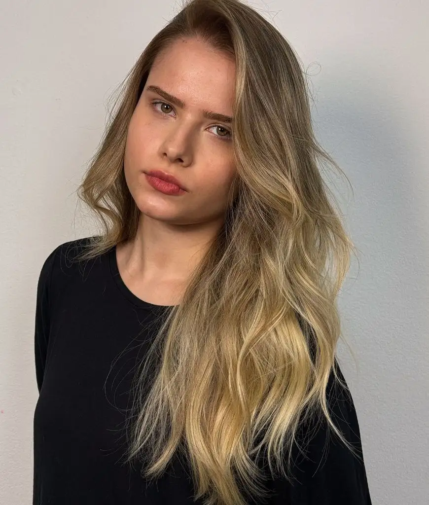 Fall Blonde Hair Colour 2026 Soft Bronde Waves With Natural Dimensional Movement