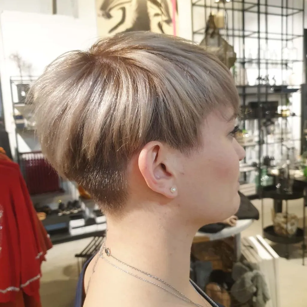 Fall Short Haircuts 2026 Voluminous Mushroom Blonde Bowl Cut with Tapered Nape