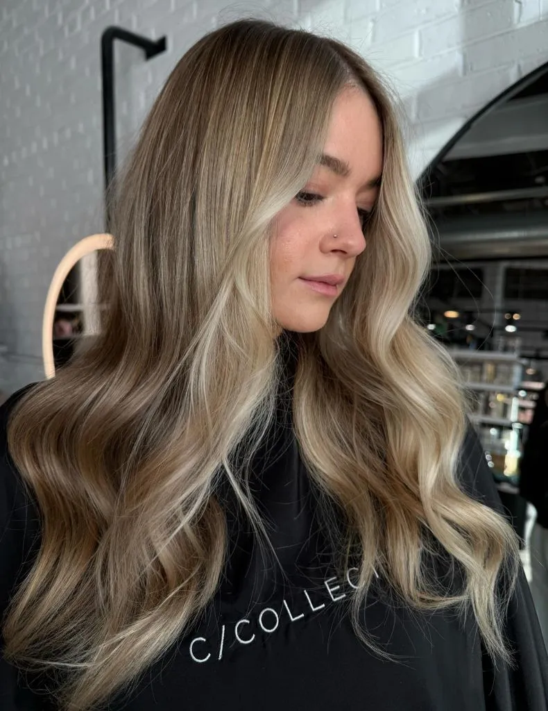 Fall Hairstyles 2026 Sandy Blonde Balayage With Subtle Mushroom Roots