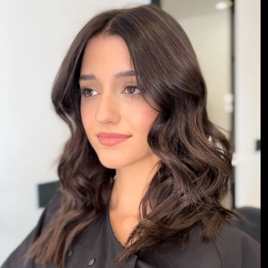 Fall Medium Haircuts 2026 Soft Brunette Waves with a Romantic Side-Swept Finish