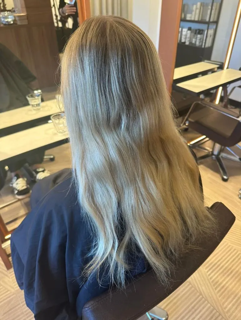 Fall Haircuts for Women 2026 Warm Ash Blonde Lengths with Natural Root Growth and Soft Wave