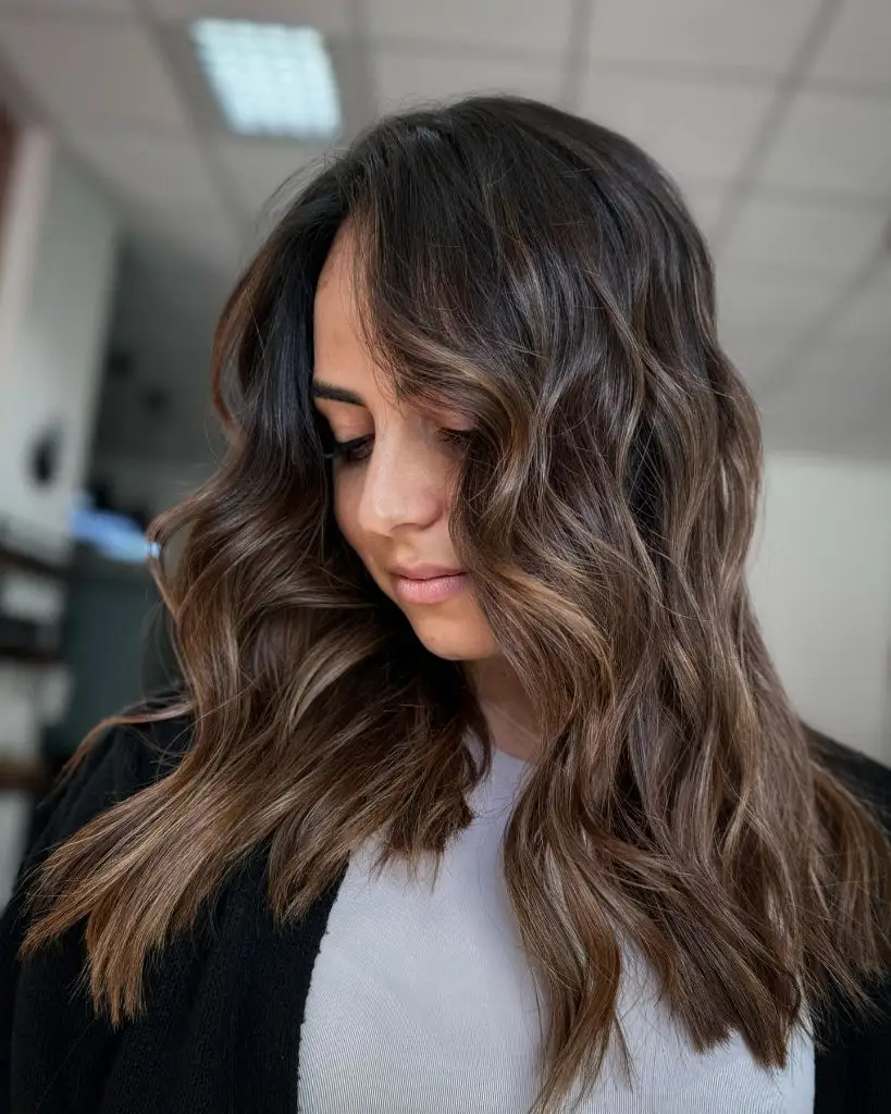 Fall Brunette Hair Colour 2026 Caramel-Kissed Brunette Waves With Natural Root Shadow