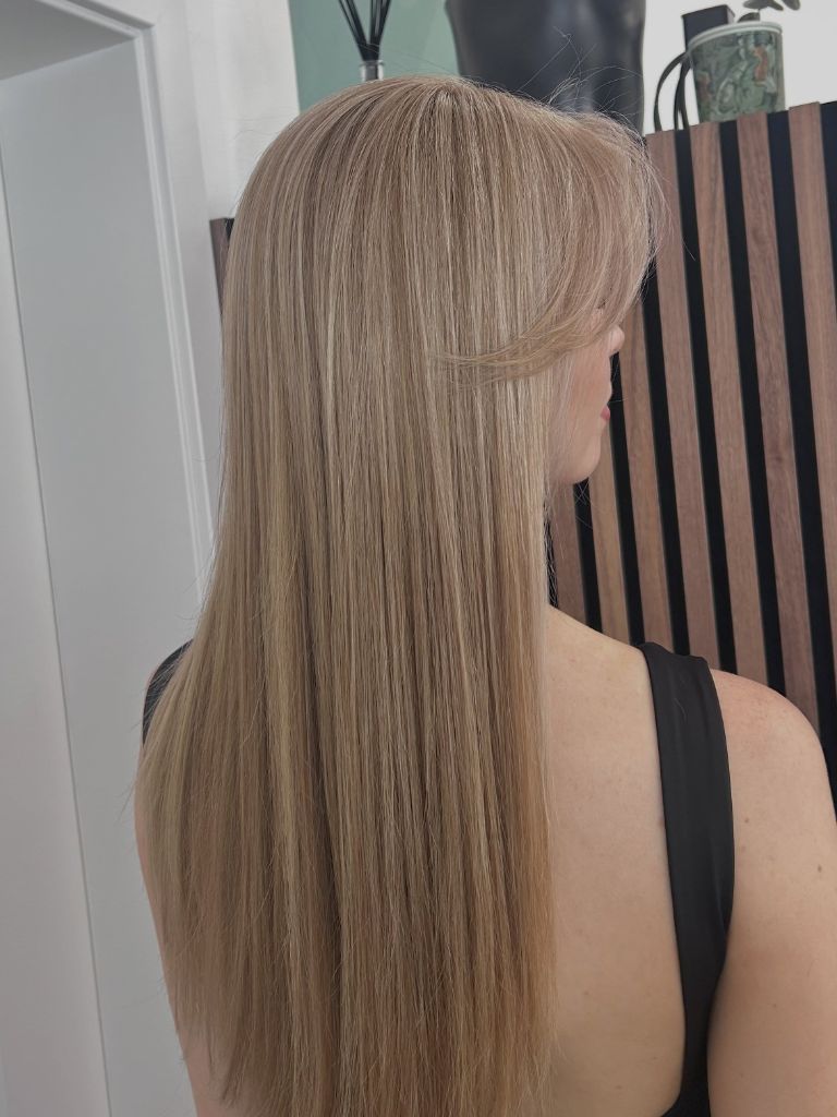 Fall Blonde Hair Colour 2026 Sleek Natural Blonde With Seamless Monochrome Finish