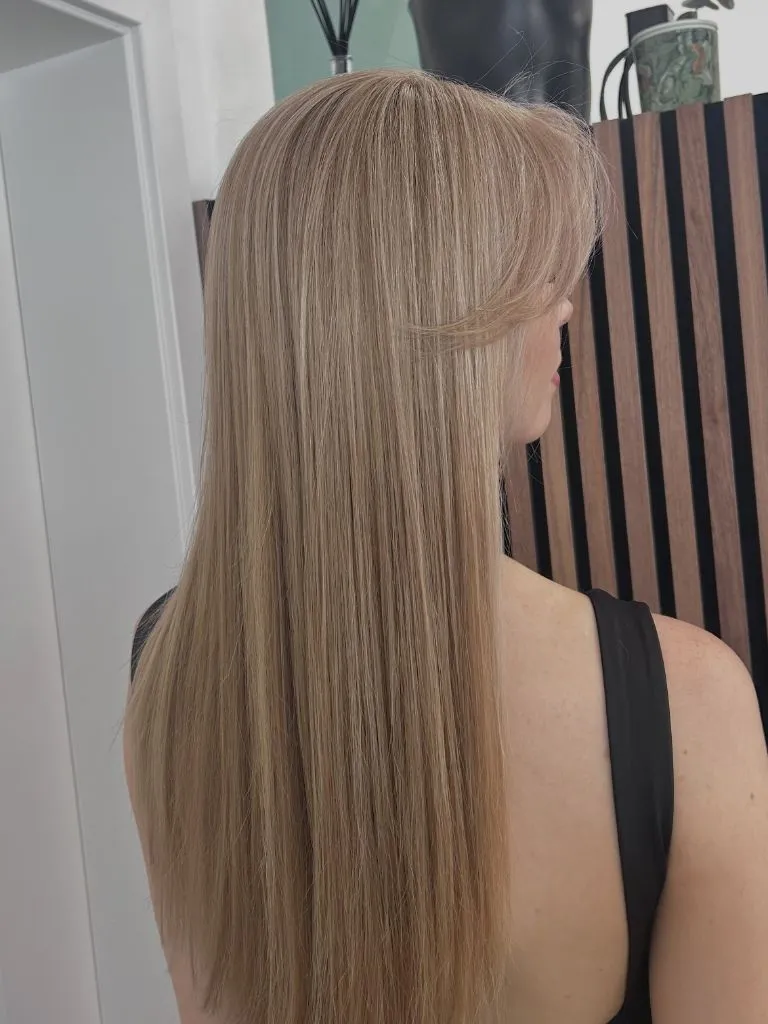 Fall Blonde Hair Colour 2026 Sleek Natural Blonde With Seamless Monochrome Finish