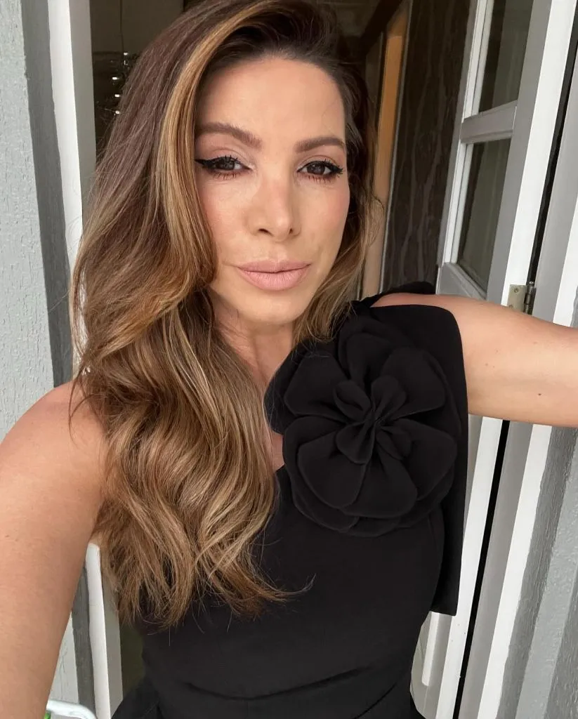 Fall Brunette Hair Colour 2026 Sandy Honey Blonde-Brunette With Effortless Waves