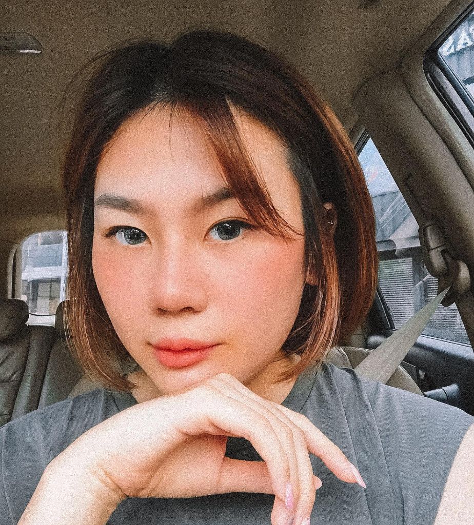 Fall Short Haircuts 2026 Warm Brown Chin-Length Bob with Natural Movement