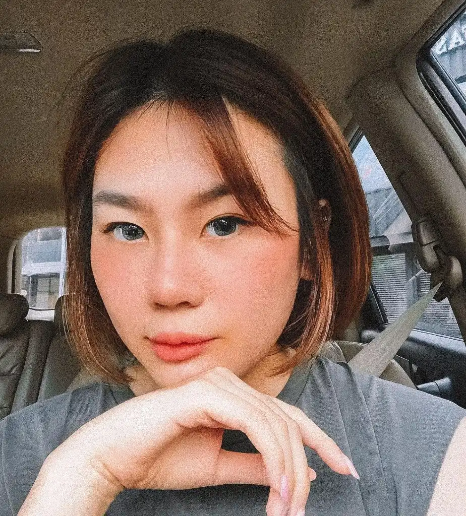 Fall Short Haircuts 2026 Warm Brown Chin-Length Bob with Natural Movement