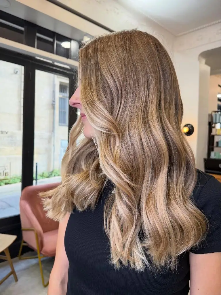 Fall Blonde Hair Colour 2026 Warm Caramel Bronde Waves With Honey-Toned Face-Framing