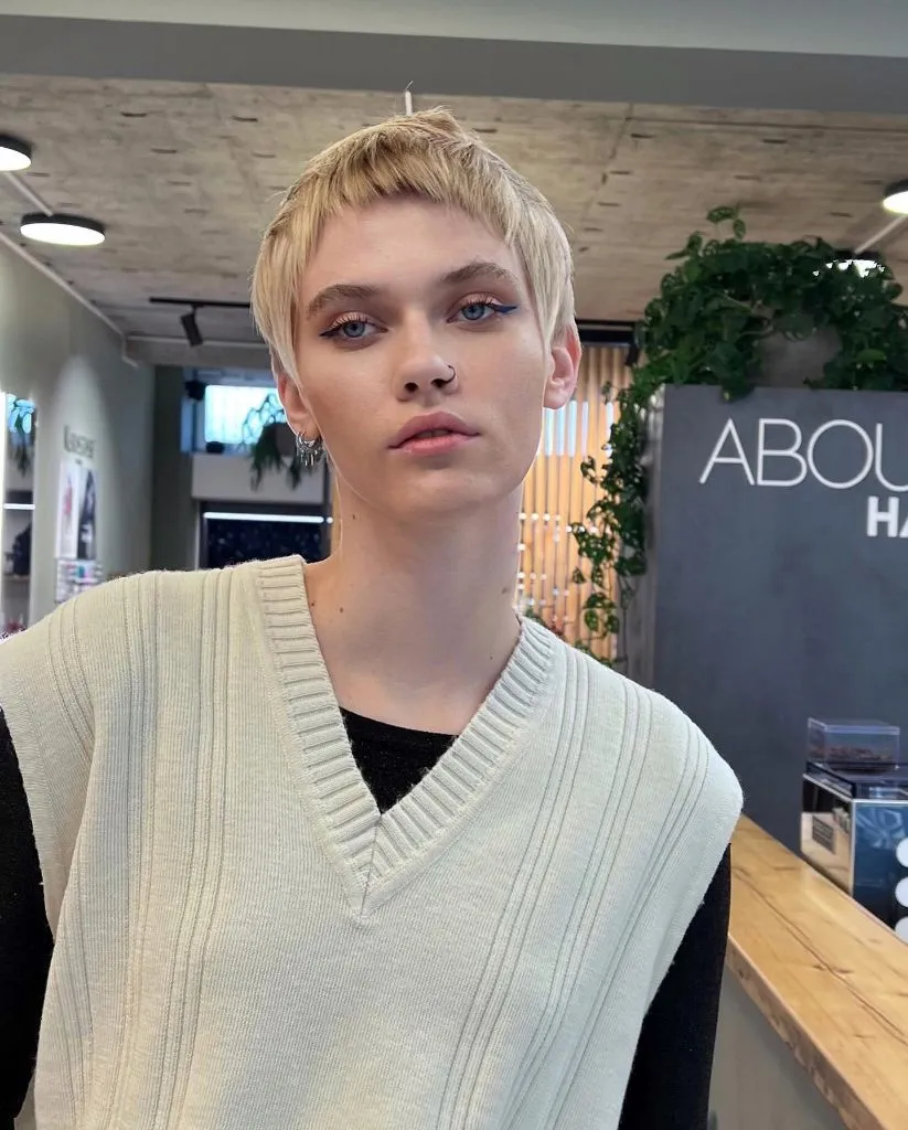 Fall Short Haircuts 2026 Textured Blonde Pixie with Micro Fringe