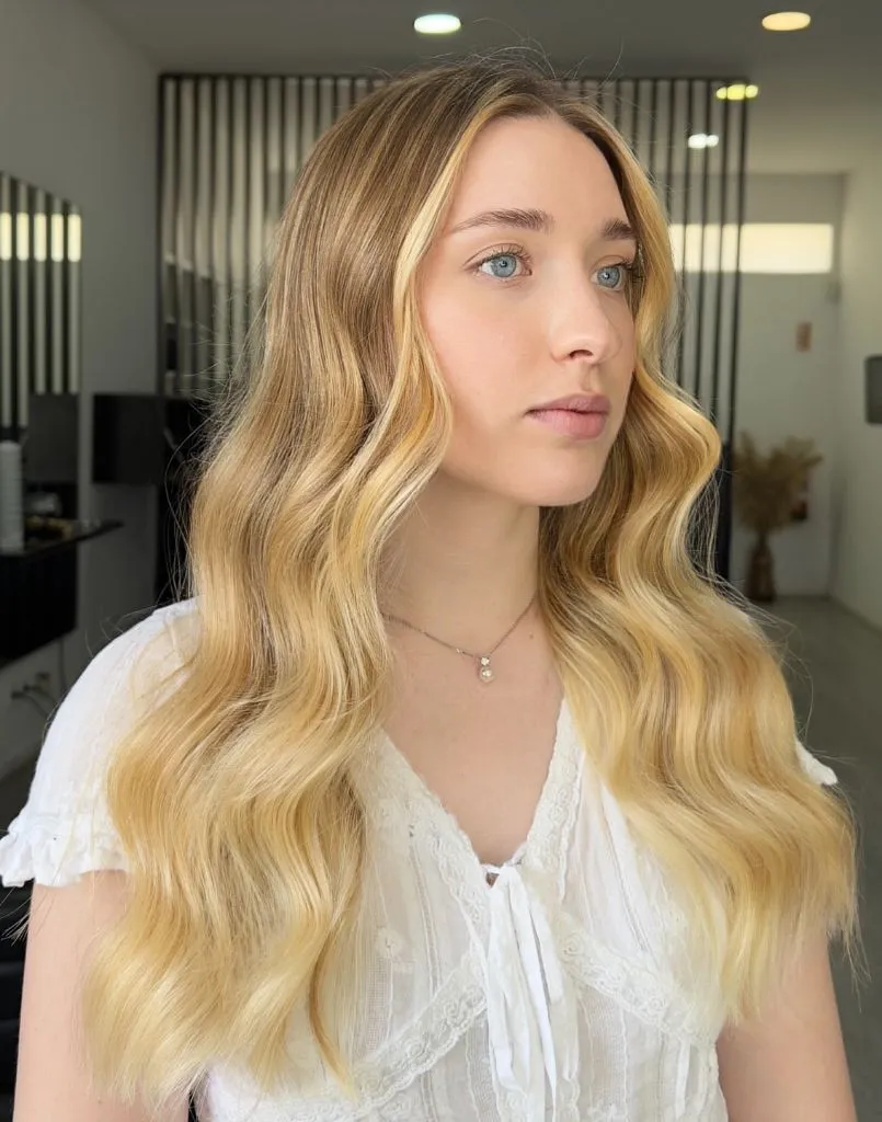 Fall Blonde Hair Colour 2026 Golden Wheat Blonde With Warm Face-Framing Ribbons