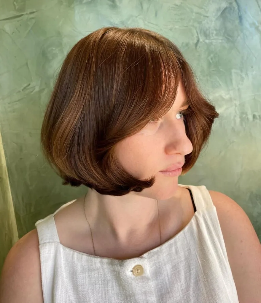 Bobbed Haircut for Women Warm Chestnut Chin-Length Bob with Soft Curved Ends
