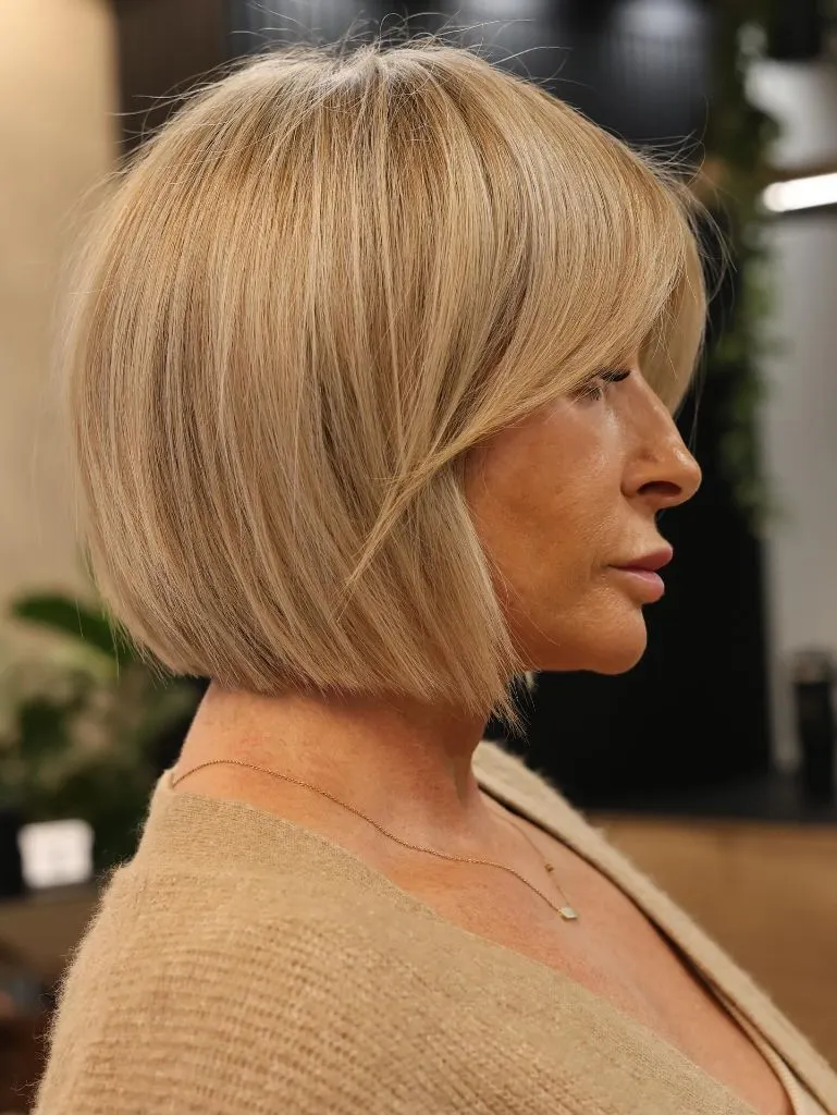 Fall Short Haircuts 2026 Warm Blonde Graduated Bob with Soft Bangs