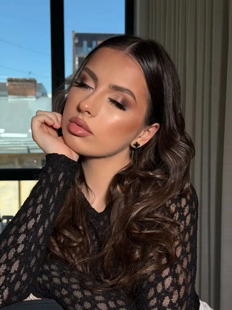 Middle Parting Hairstyles Brunette Glamour Waves With Lace And A Clover Earring