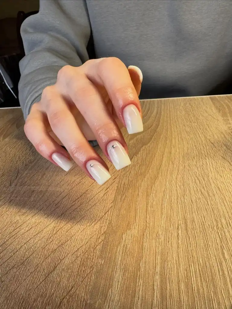 Fall Wedding Nails 2026 Soft Pink Ombré With Tiny Crystal On Medium Square Nails