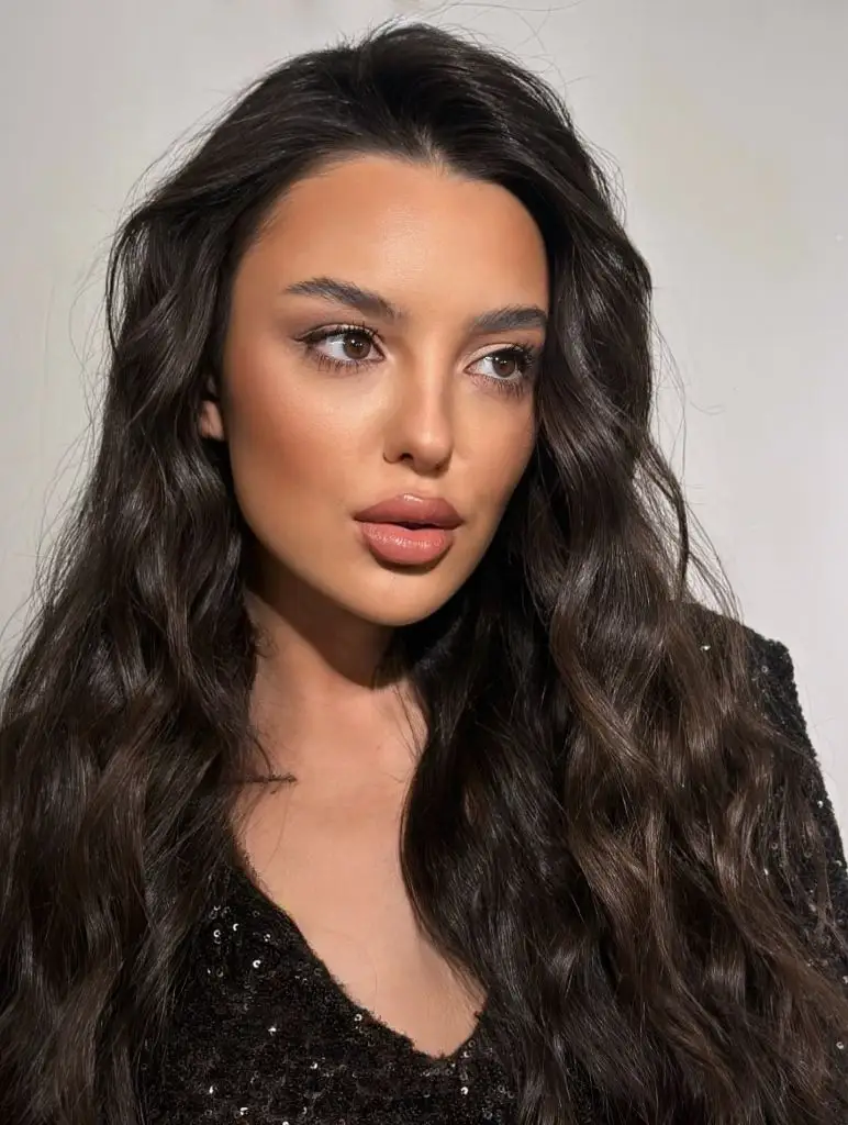 Middle Parting Hairstyles Dark Brunette Loose Waves With A Textured Centre Part