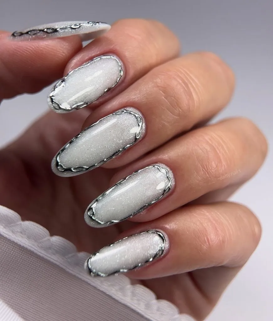 Fall Nail Inspiration 2026 Icy Silver Chrome Oval Nails With Molten Border