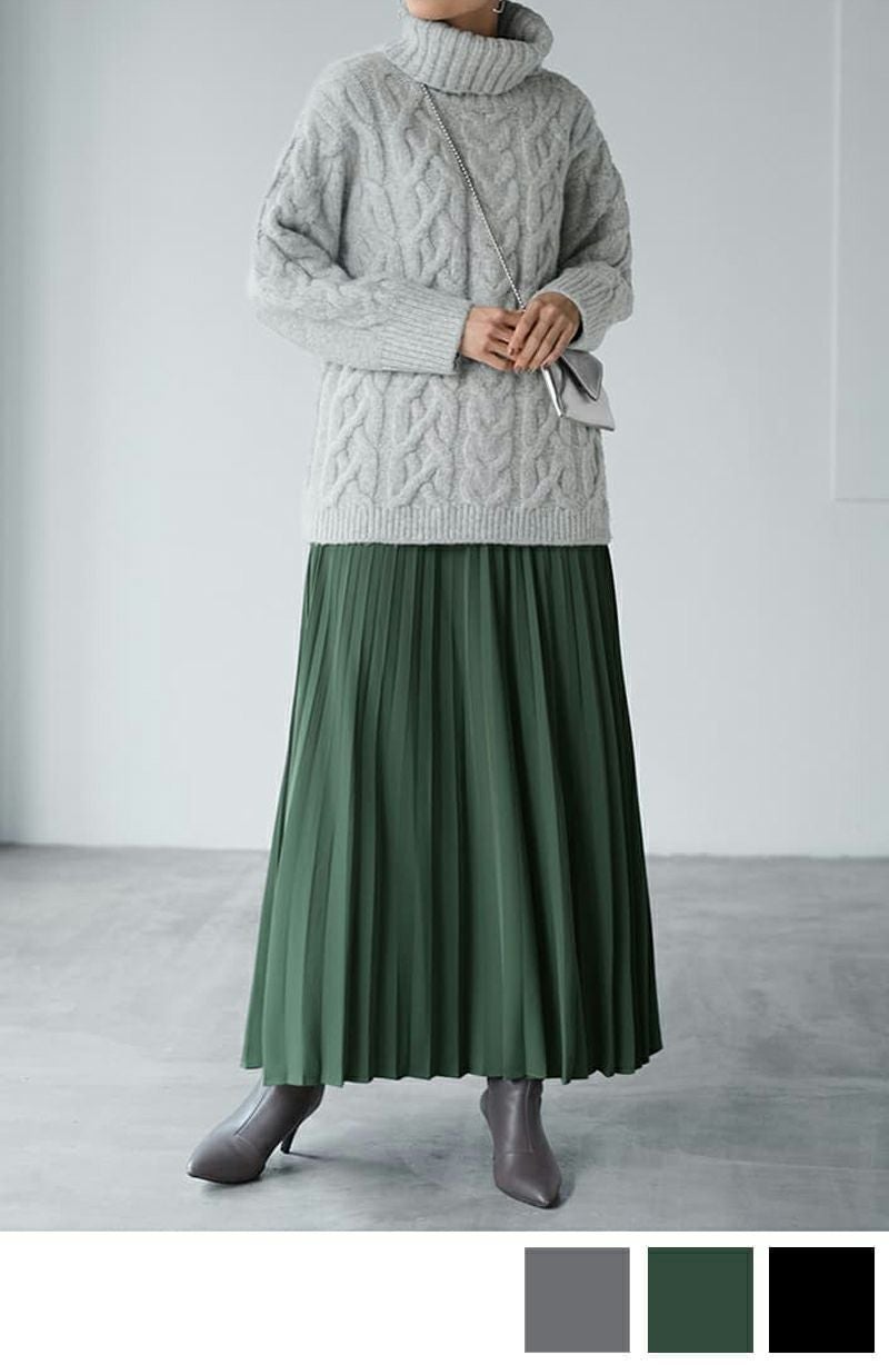 Cable-knit sweater with a pleated skirt