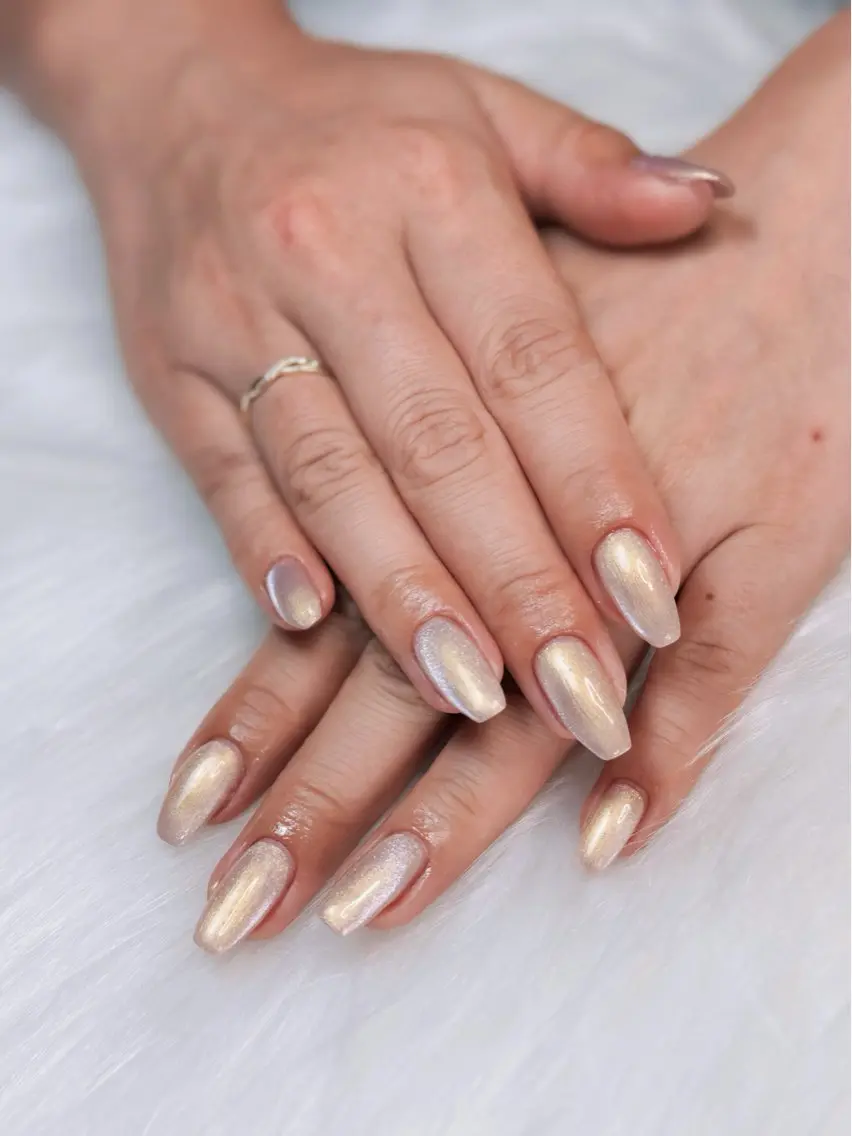Champagne Glass Nails: a glassy champagne-gold chrome on almond nails
