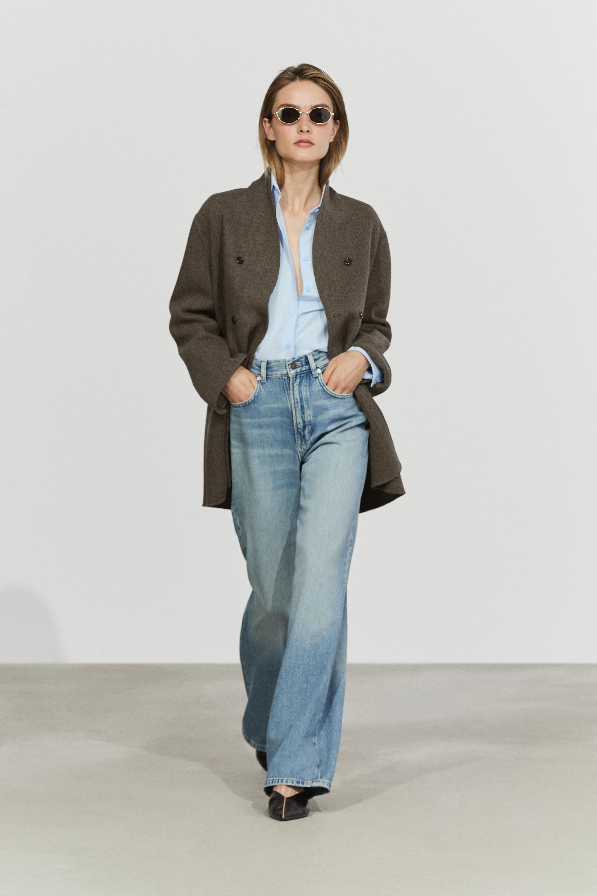 Woman in a double-breasted coat with wide-leg jeans