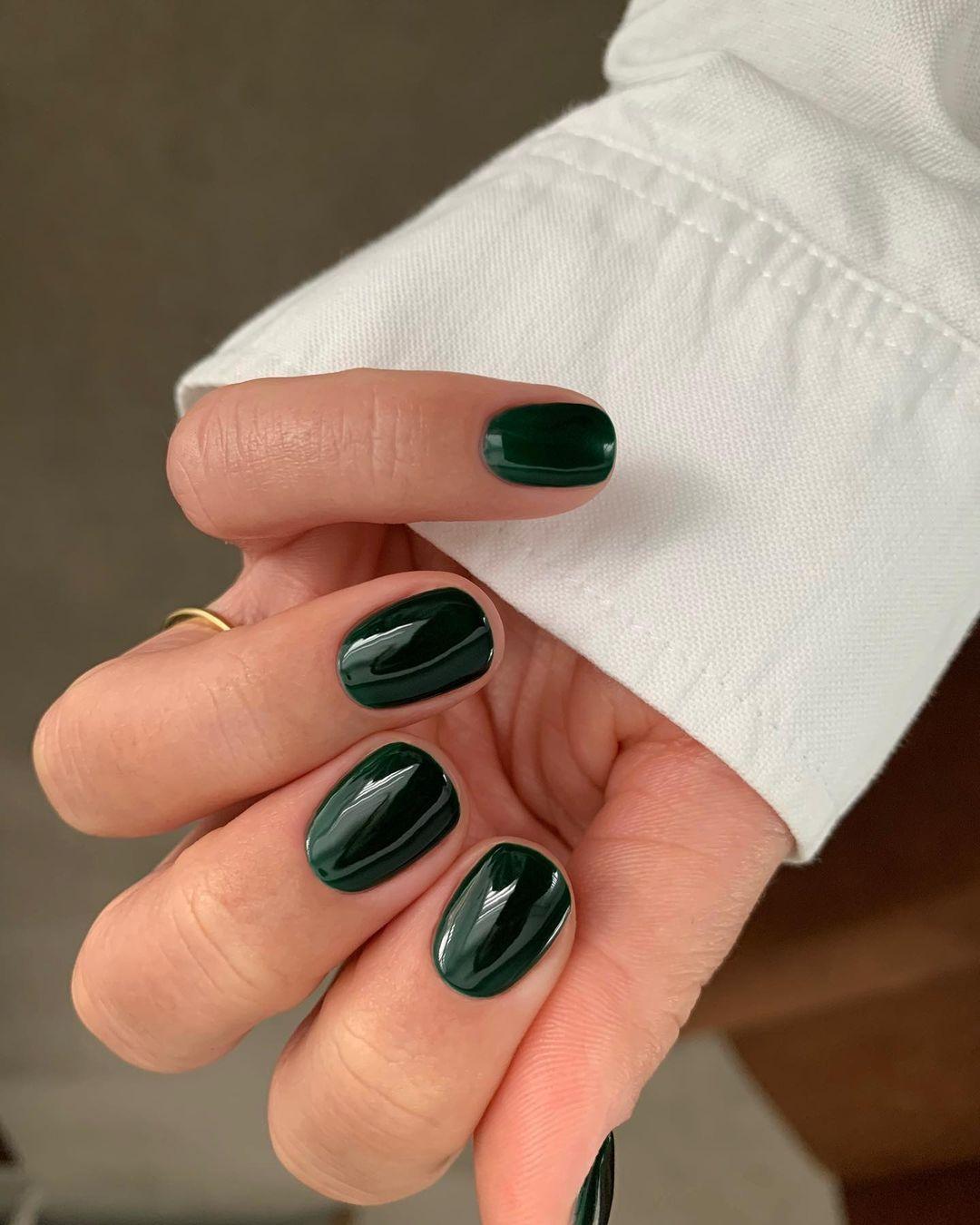 Dark evergreen glossy short oval nails