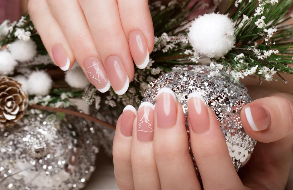Short square nails with a simple green tree design