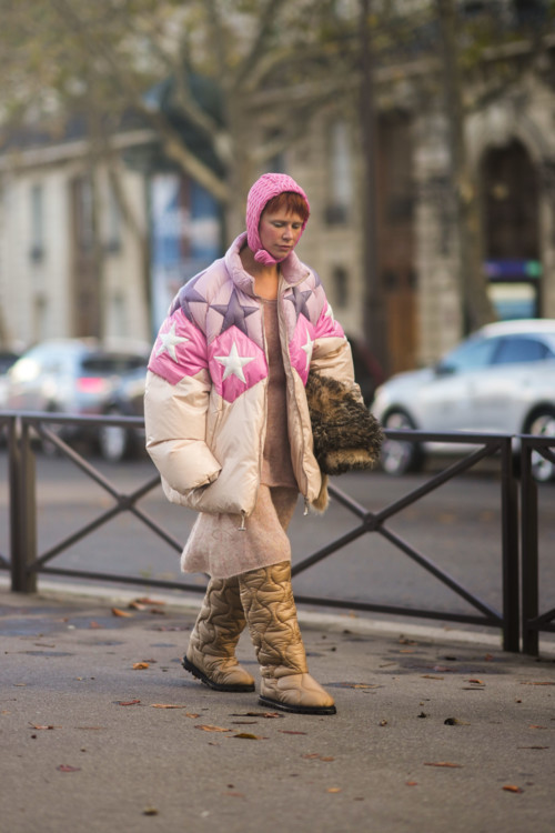 Woman wearing a knit balaclava with a puffer jacket in winter street style