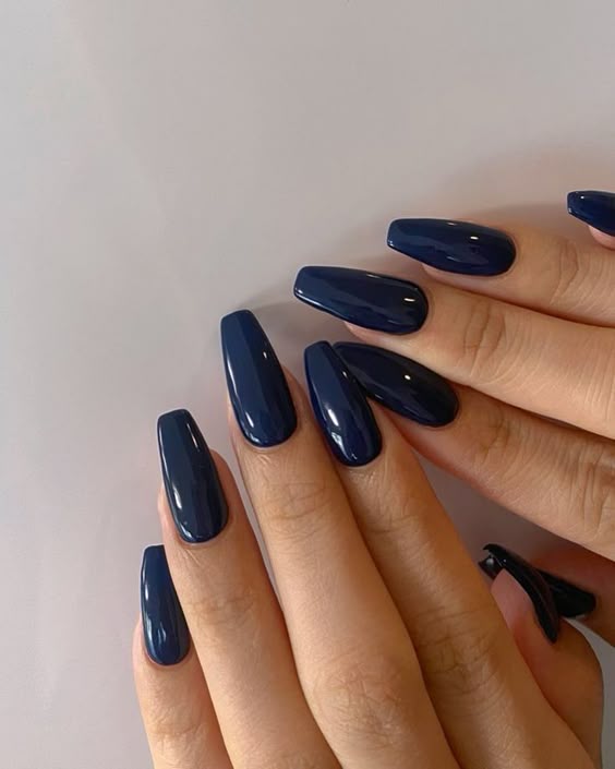 Navy blue glossy coffin nails