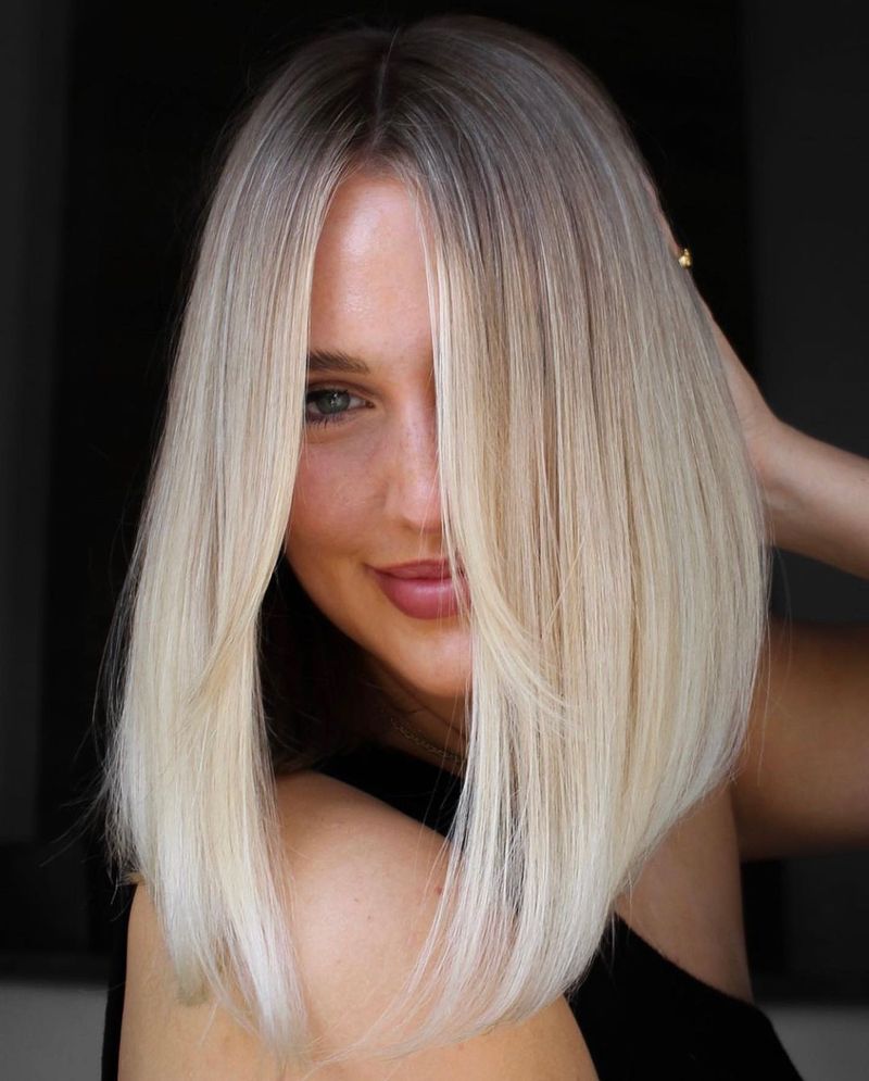Blonde collarbone lob with soft face-framing layers