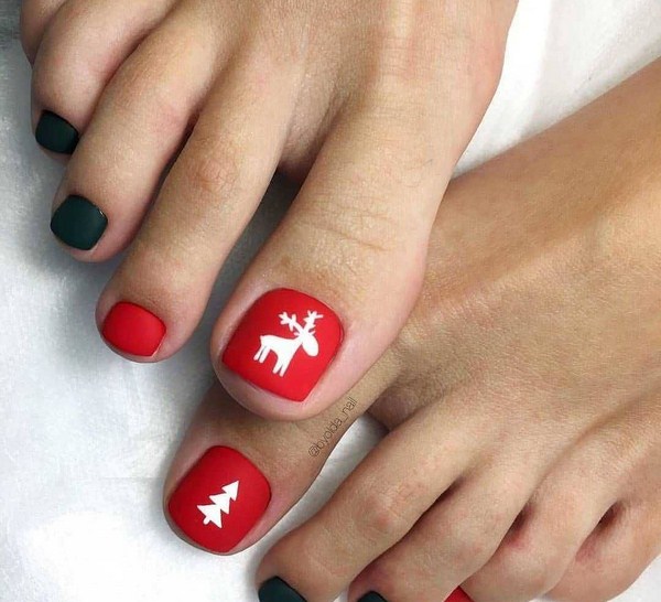 Red and dark green pedicure with white reindeer and Christmas tree art