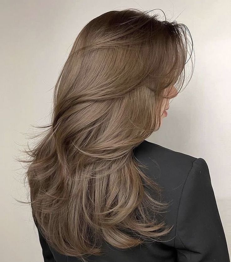 Shoulder length layered mushroom brown hair