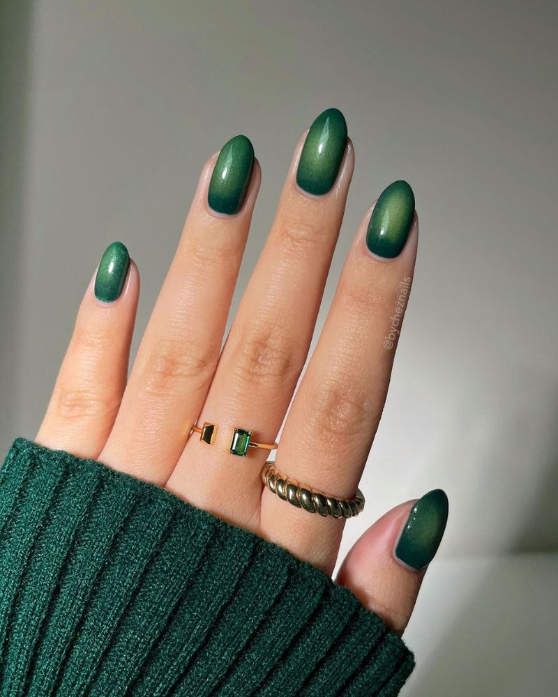 Olive Velvet: an earthy green velvet on almond nails