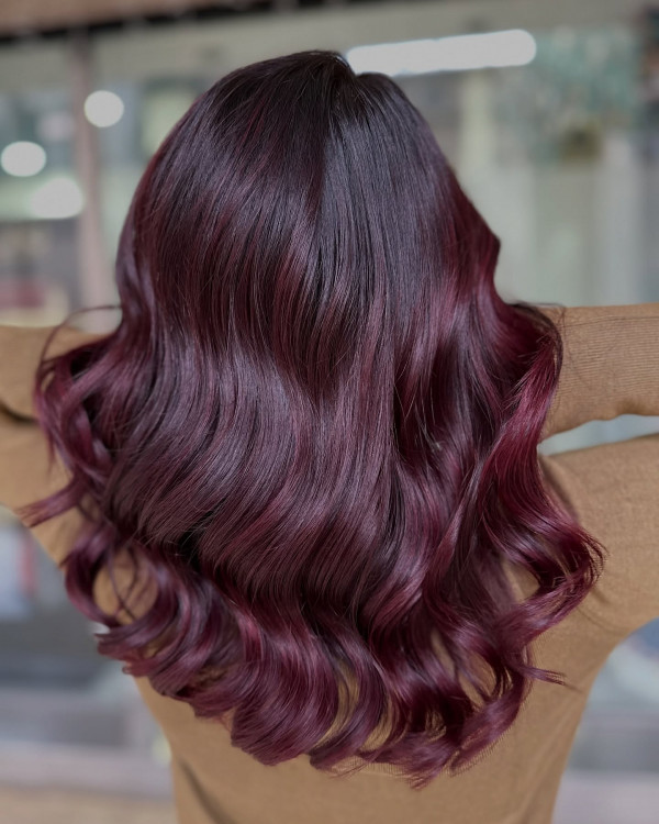 Back view of a wavy violet-cherry cola lob