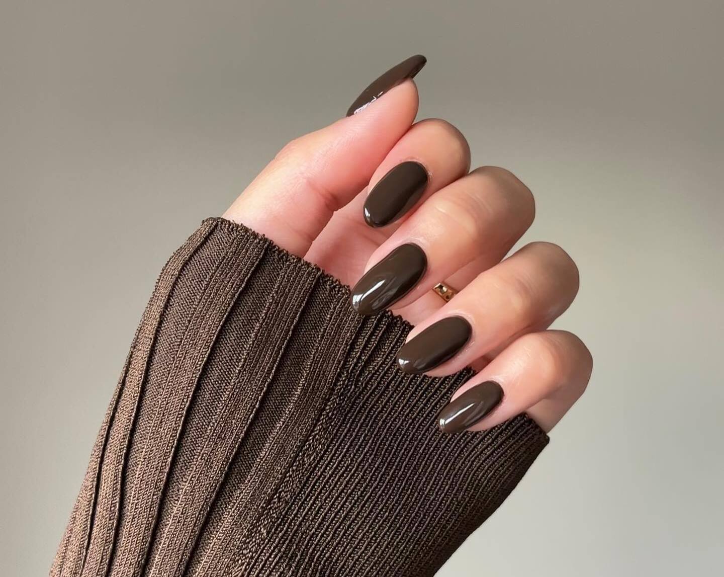 Chocolate Glaze: rich cocoa brown under a translucent pearl shine